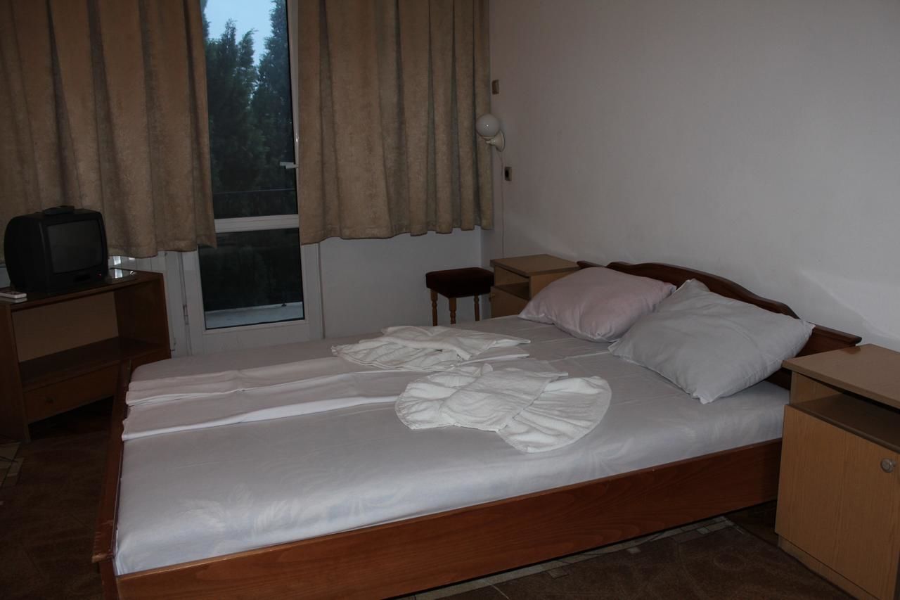 Отель Hotel Briz 3 - Free Parking Варна-18