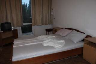 Отель Hotel Briz 3 - Free Parking Варна Двухместный номер с 1 кроватью и балконом-2